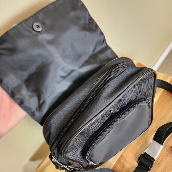 NWT Puma Journey Black Crossbody Bag Unisex Sports bag - Picture 5 of 15